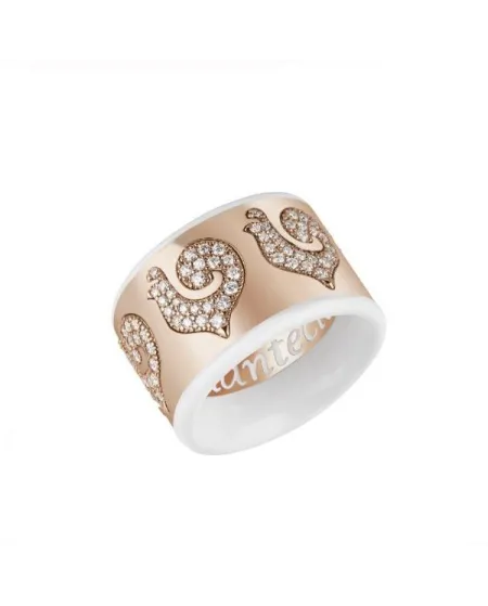 Anello a Fascia Chantecler Carousèl  con Pavè di Diamanti e Smalto Bianco