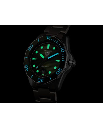 Orologio Tag Heuer Aquaracer Professional 300 Verde in Titanio
