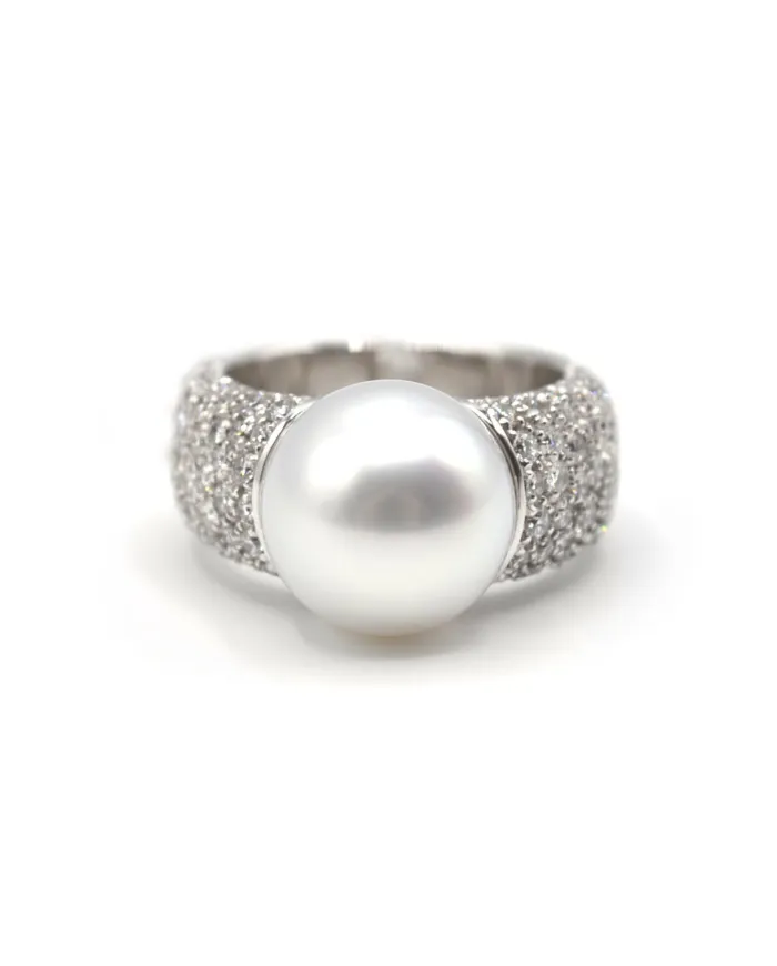 Mikimoto Ring in White Gold with Pearl and Diamonds