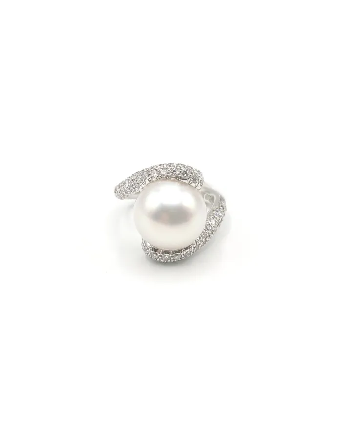 Mikimoto Ring in White Gold with Pearl and Diamonds