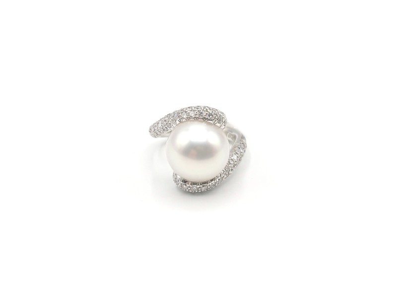 Mikimoto Ring in White Gold with Pearl and Diamonds