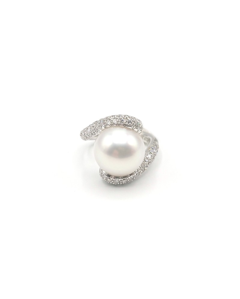 Mikimoto Ring in White Gold with Pearl and Diamonds