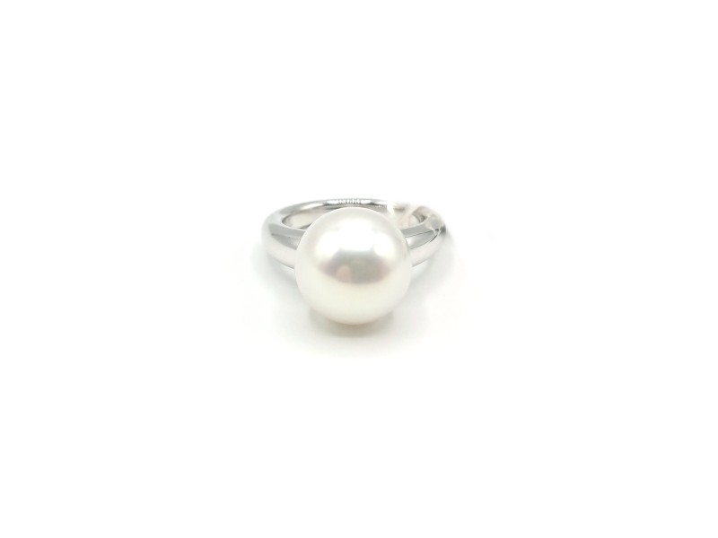 Mikimoto ring in white gold with pearl