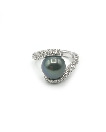 Mikimoto Ring in White Gold with Black Pearl and Diamonds