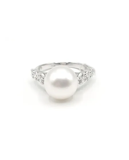 Mikimoto Ring in White Gold with Pearl and Diamonds