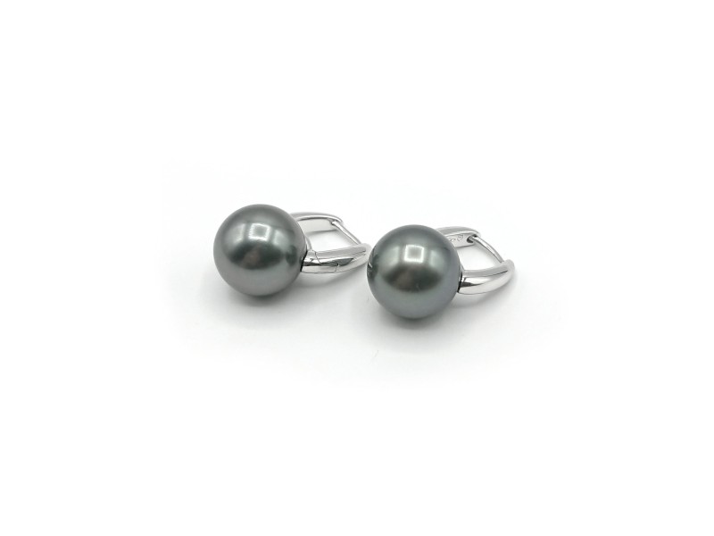 Mikimoto Earrings with Thaiti Pearls and White Gold