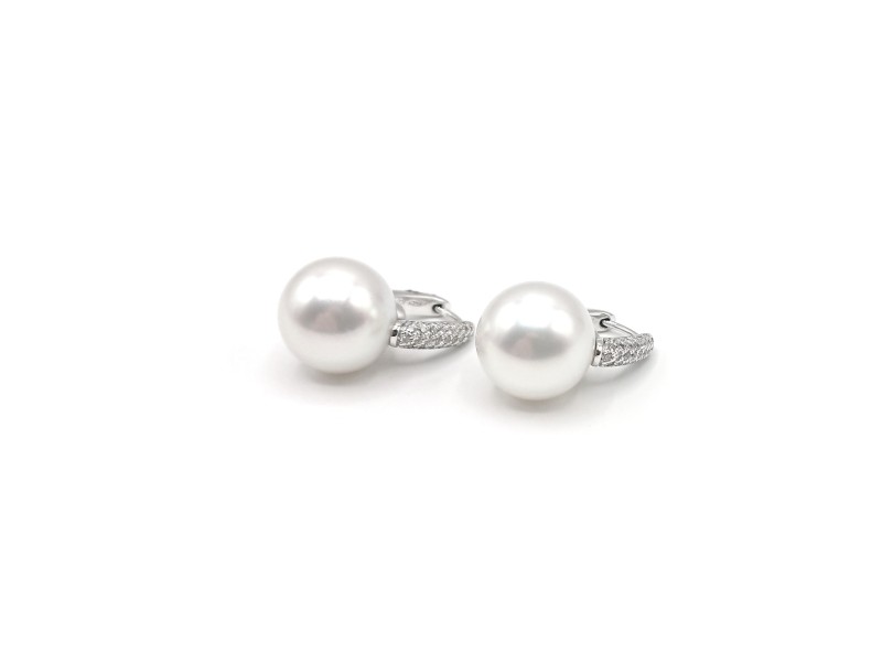 Boucles d'Oreilles Mikimoto en Or Blanc avec Perles et Diamants