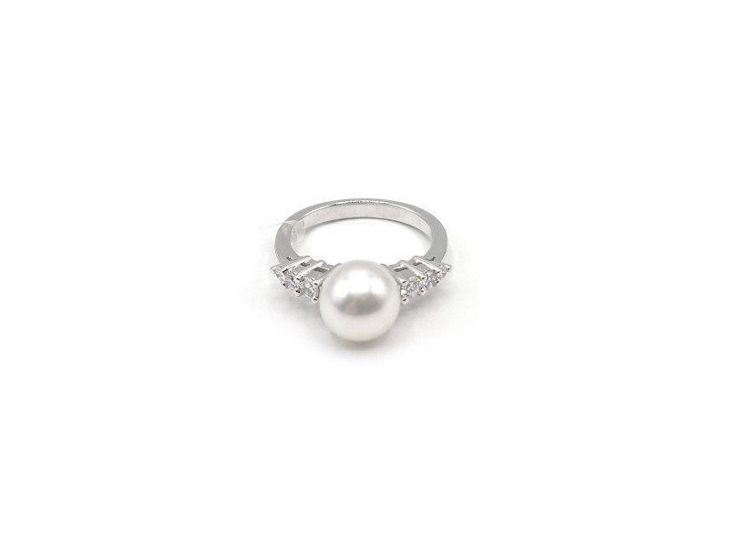 Mikimoto Ring in White Gold with Pearl and Diamonds
