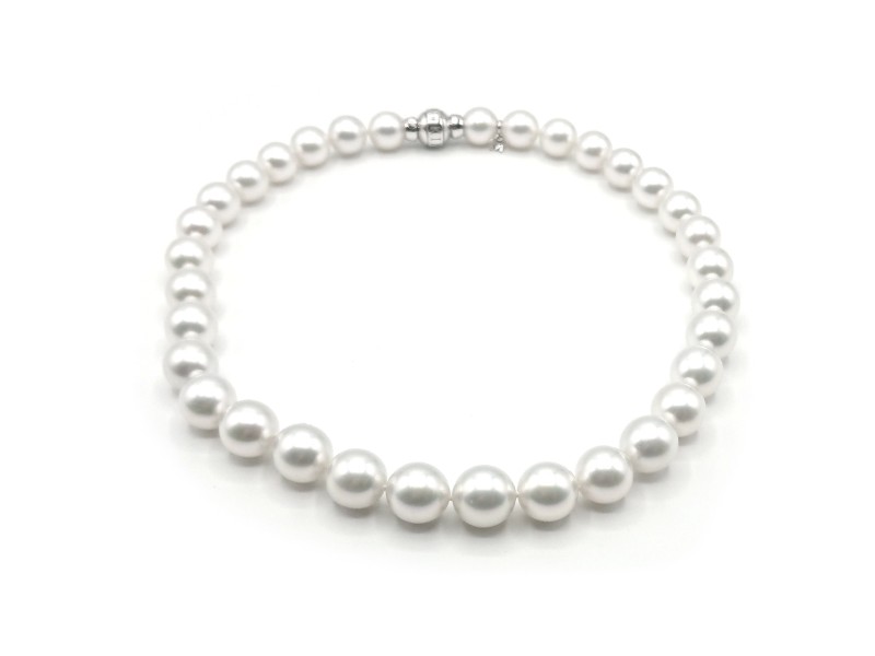 Mikimoto Necklace with Pearls and White Gold