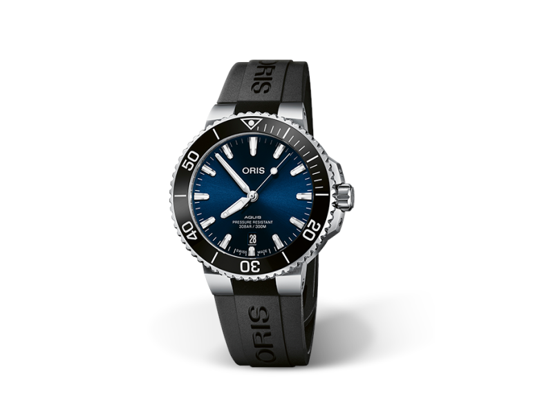 Oris Aquis Date 41.5 mm watch with blue dial and rubber strap
