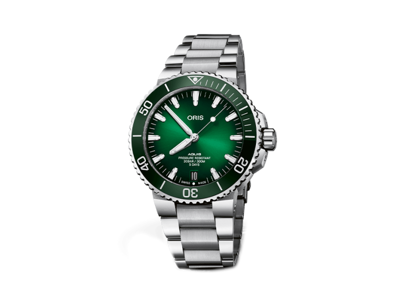 Oris Aquis Date 400 43.5 mm watch with green dial and steel bracelet