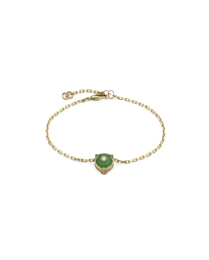 Bracelet Gucci Le Marché des Merveilles en or jaune, jade vert et diamants, orné d'une tête de chat.
