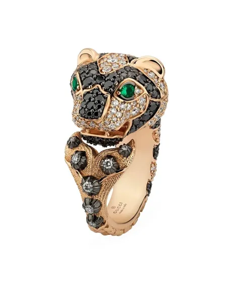 Anello Gucci Le Marché des Merveilles in Oro Rosa, con Diamanti e Smeraldi con Testa di Tigre