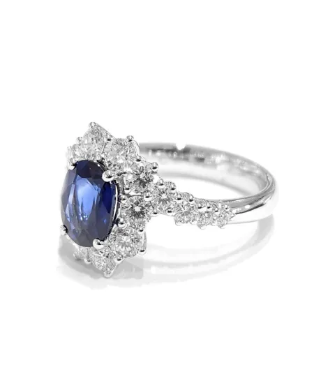Anello Crivelli in Oro Bianco con Diamanti e Zaffiro Ovale