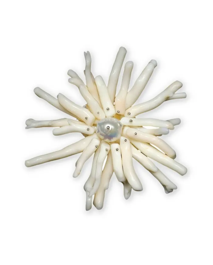 Spilla Malafimmina in Argento con Corallo Bianco e Perle