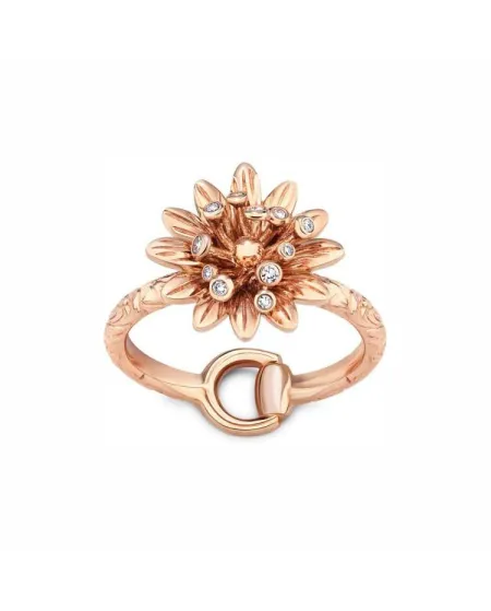 Bague Gucci Flora en or rose avec fleur et diamants