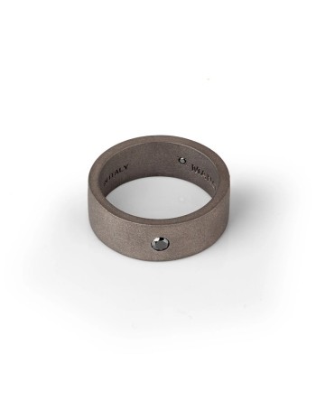 Bague solitaire en titane MANO|J avec diamant noir