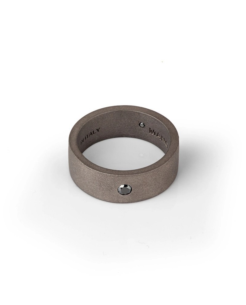 MANO|J Solitaire Titanium Ring with Black Diamond