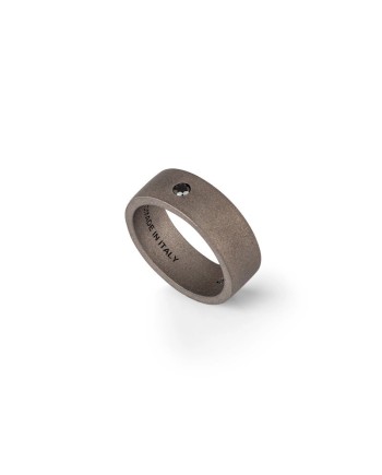 Bague solitaire en titane MANO|J avec diamant noir