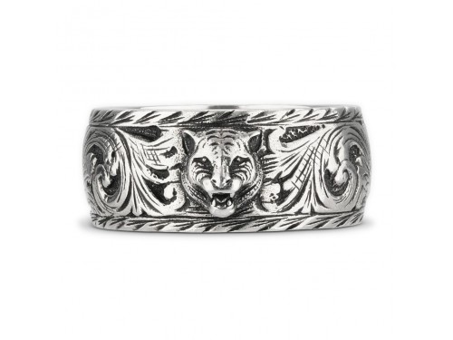 Gucci anello uomo sottile in argento con dettaglio felino