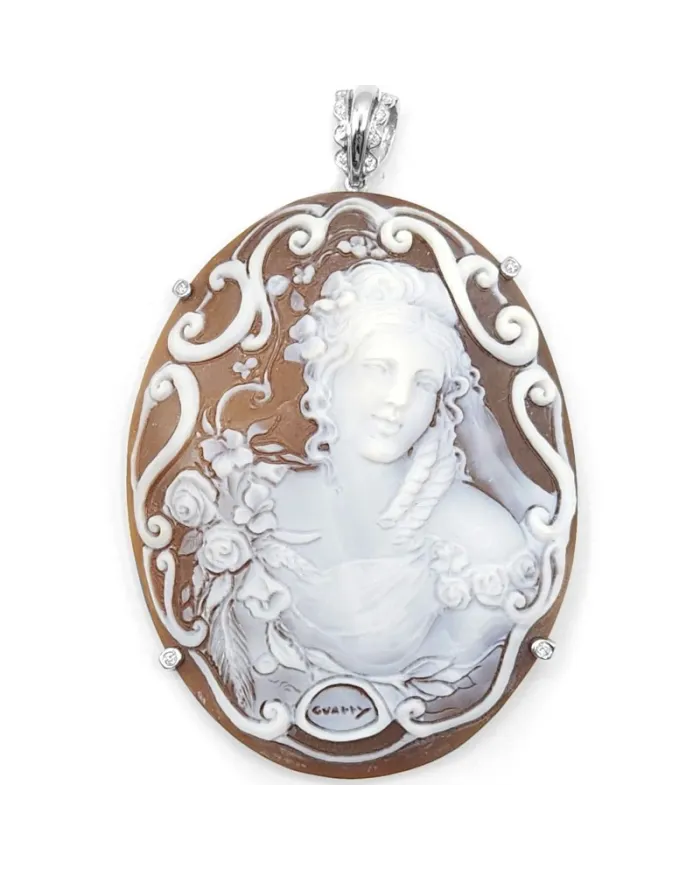 Camée Casella Jewelry en coquillage de sardonyx avec monture en or blanc et diamants