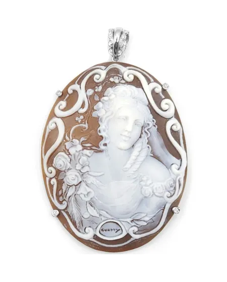 Camée Casella Jewelry en coquillage de sardonyx avec monture en or blanc et diamants