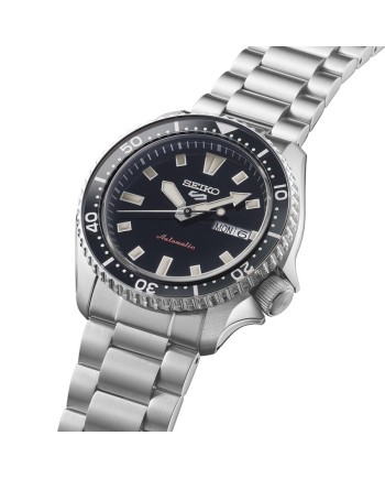 Montre de sport Seiko 5 avec cadran noir et bracelet en acier inoxydable