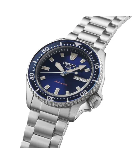 Montre de sport Seiko 5 avec cadran bleu et bracelet en acier inoxydable