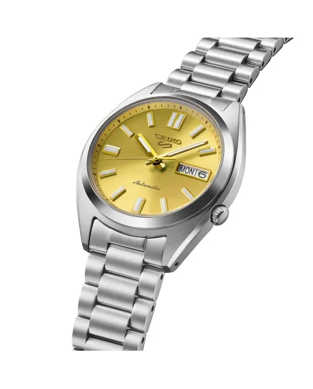 Montre de sport Seiko 5 avec cadran jaune et bracelet en acier