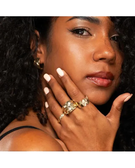 Dana Ring in Yellow Gold with a Diamond-Patterned Domed Band