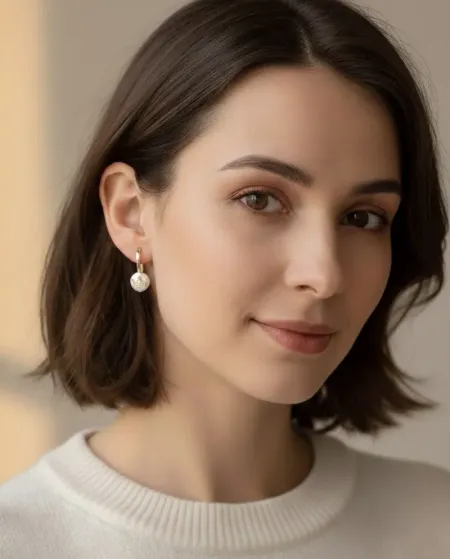 Boucles d'oreilles pendantes « Corona » de Casella Gioielli en or jaune avec perles et diamants