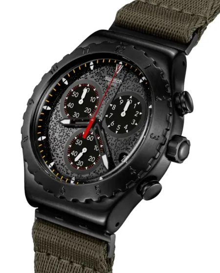 Chronografo Swatch près du feu de camp