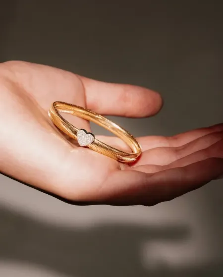 Bracciale Elastico Aramini Luxury Flex in Oro Giallo con Pavé Cuore di Diamanti