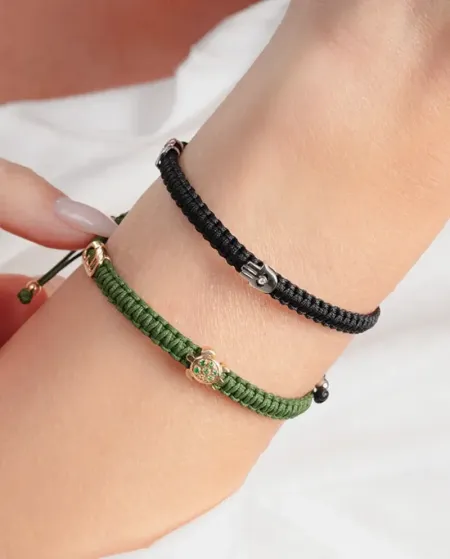 Bracciale Concordia Jewellery Indole con Cordino Rosso e Corna Portafortuna in Oro Bianco