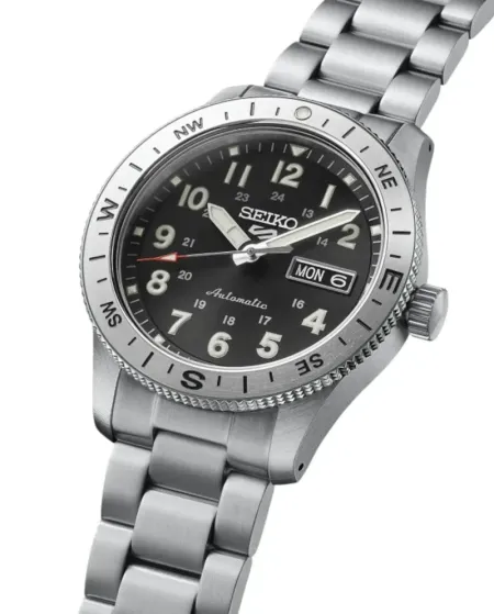 Montre de sport Seiko 5, cadran noir, bracelet en acier