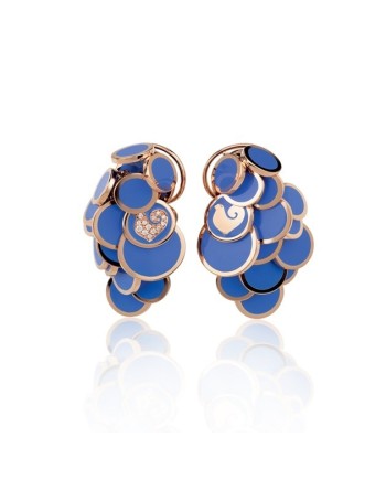 Boucles d'oreilles Chantecler en or rose, diamants blancs et émail bleu Capri à paillettes en cascade