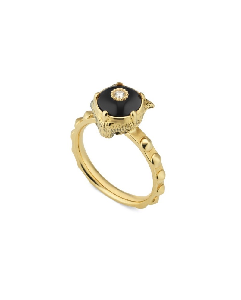 Bague Gucci Le Marché des Merveilles en or jaune, ornée d'onyx noir et de diamants, représentant une tête de félin.