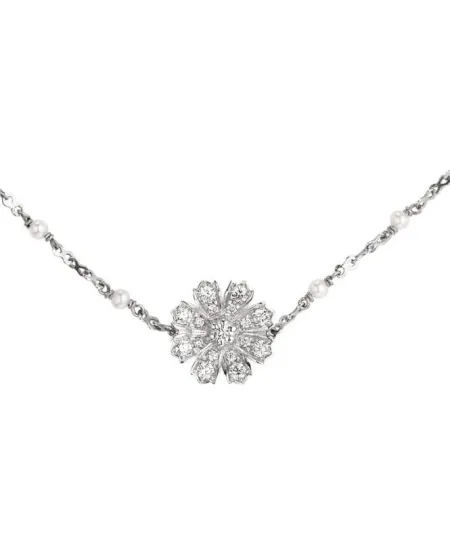 Collier Gucci Flora en or blanc avec diamants et perles, orné d'une fleur et du logo GG
