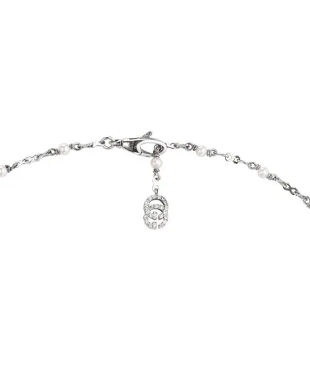 Collier Gucci Flora en or blanc avec diamants et perles, orné d'une fleur et du logo GG